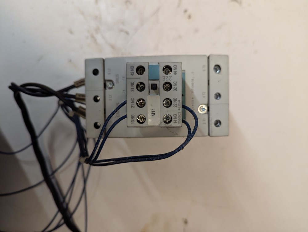 SIEMENS CONTACTOR 3PH 80A 3ZX1012-0RT04-1AA1 24V 3RT1045-1BB40 UPC 4011209294431