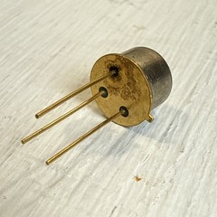 NEW Motorola 2N5681 Si Npn Transistor 100V 1A 1W 230MHZ 3 Pin Gold Pins NNB