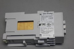 ALLEN-BRADLEY 100-C30Z*00C CONTACTOR WITH 100-S SER. B
