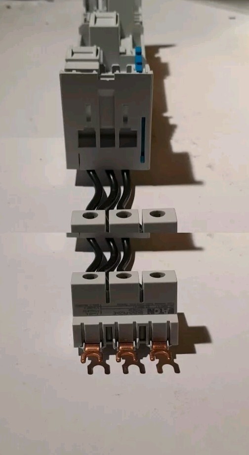 Wohner 32430 EQUES Busbar Adapter 25A 690v 6kv & EATONBK25/3-PKZO-E