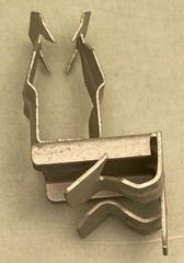 ERICO CADDY 12P24 3/4″ conduit to 1/8″-1/4″ flanges Push-In Caddy Conduit Clip