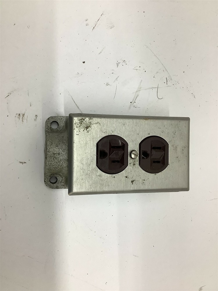 Crouse-Hinds Conduit Outlet Box 1/2″ FS1 3/4″ FS2