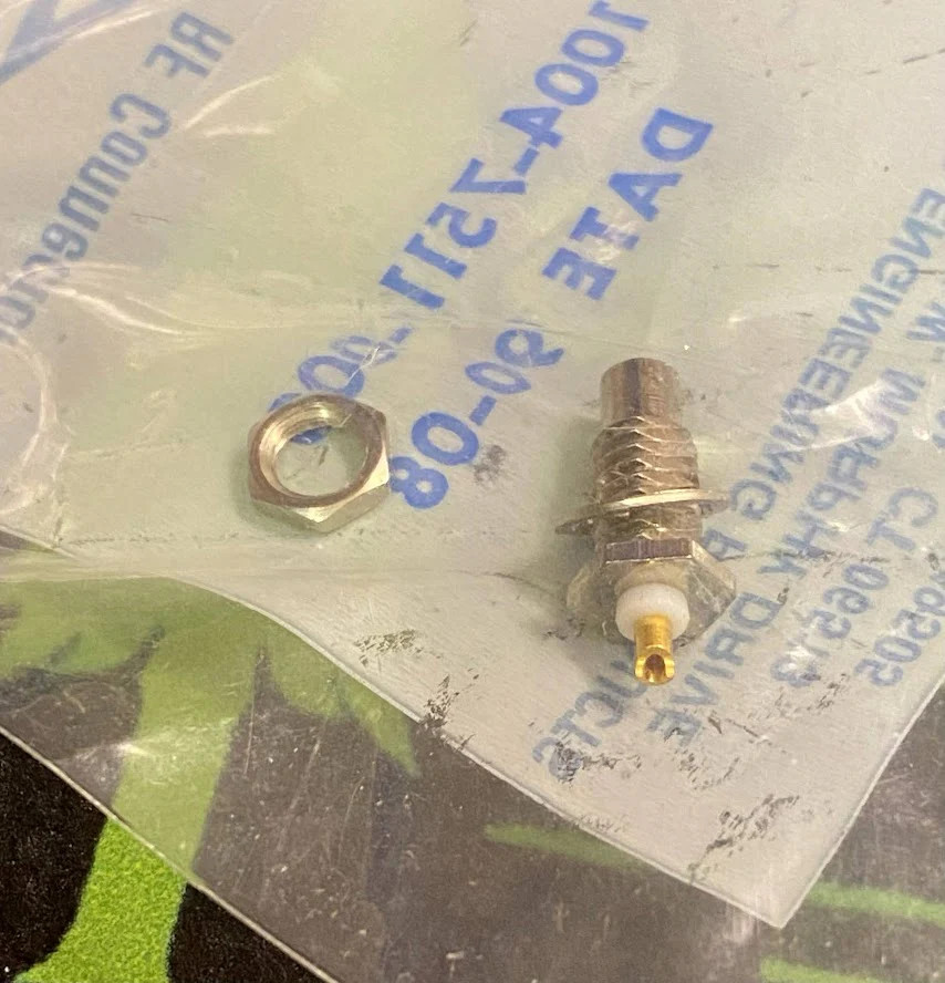 1005-7541-010 – AEP – SMC RIGHT ANGLE FEMALE PLUG – SOLDER CLAMP FOR SEMI-RIGID