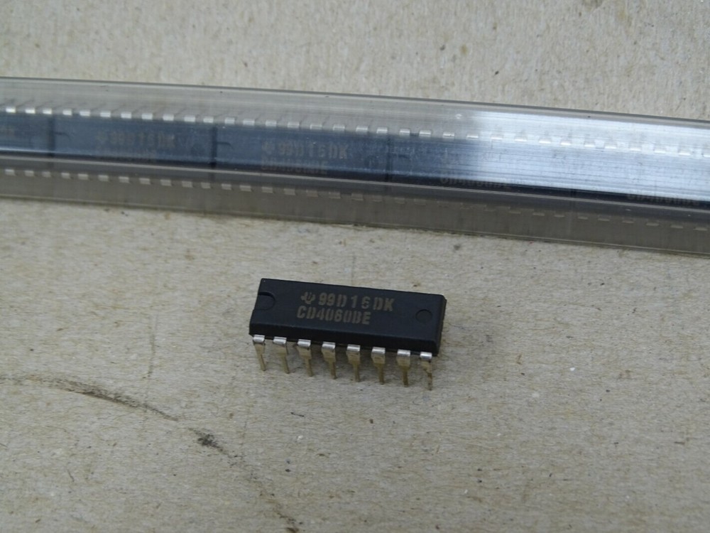 (25) Texas Instruments Binary Counter/Divider , CD4060BE