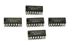 Lot of 5 Motorola SN74LS123N Dual One-Shot Multivibrator ICs 16-Pin DIP TTL