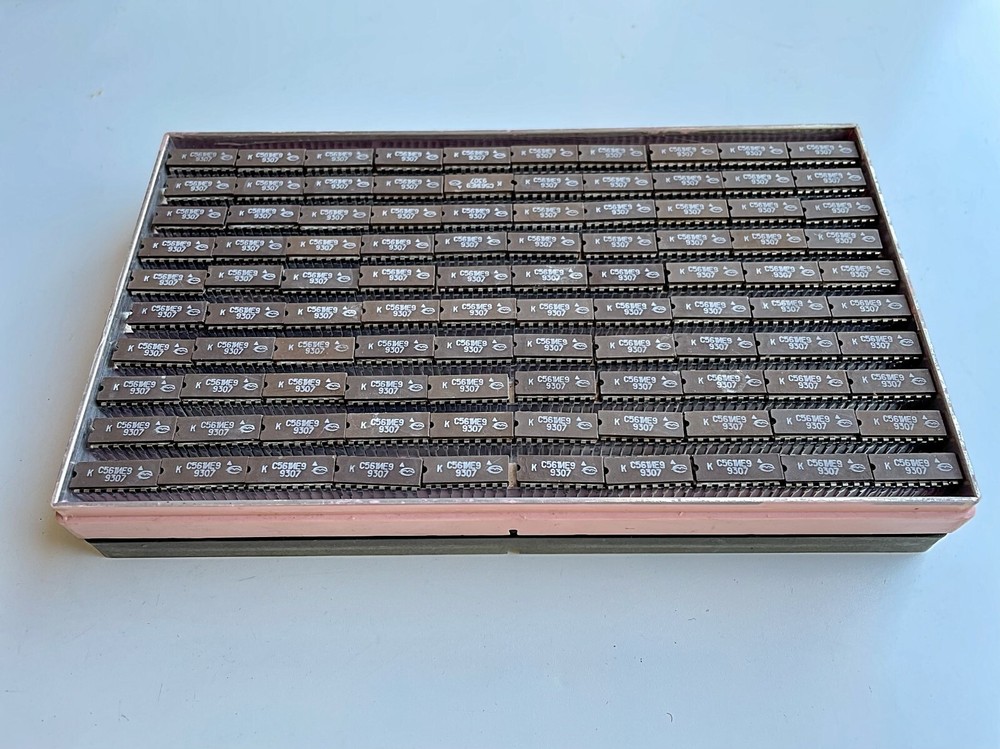 KS561IE9 = CD4022AE IC ~ Microchip USSR NOS X50 PCS