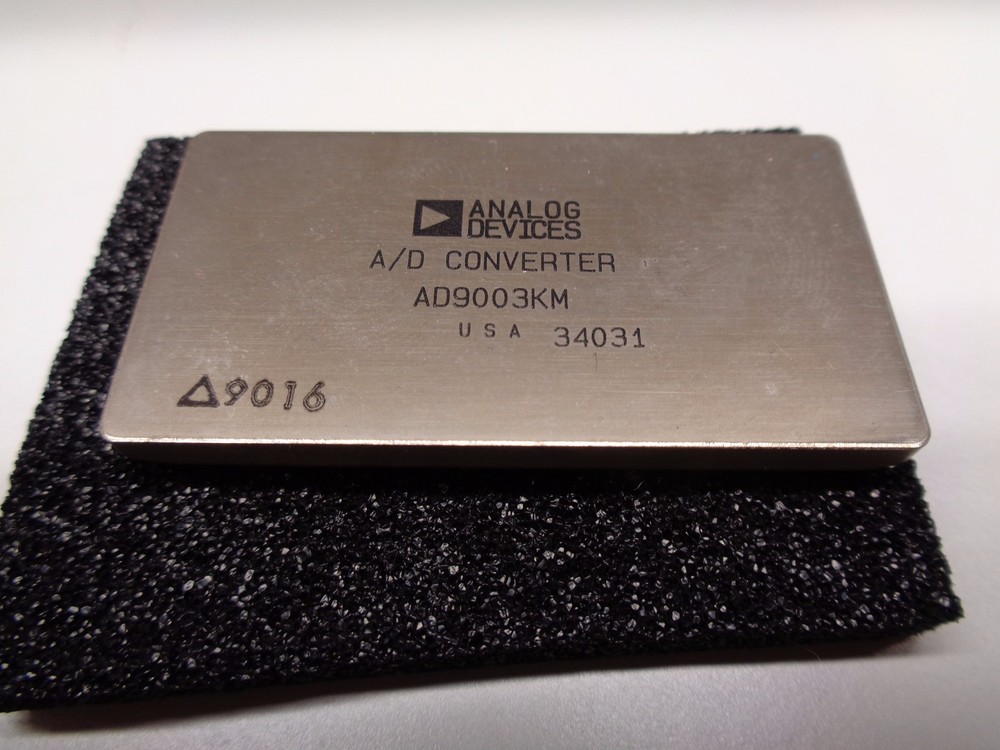Analog Devices AD9003KM 12-Bit A/D Converter