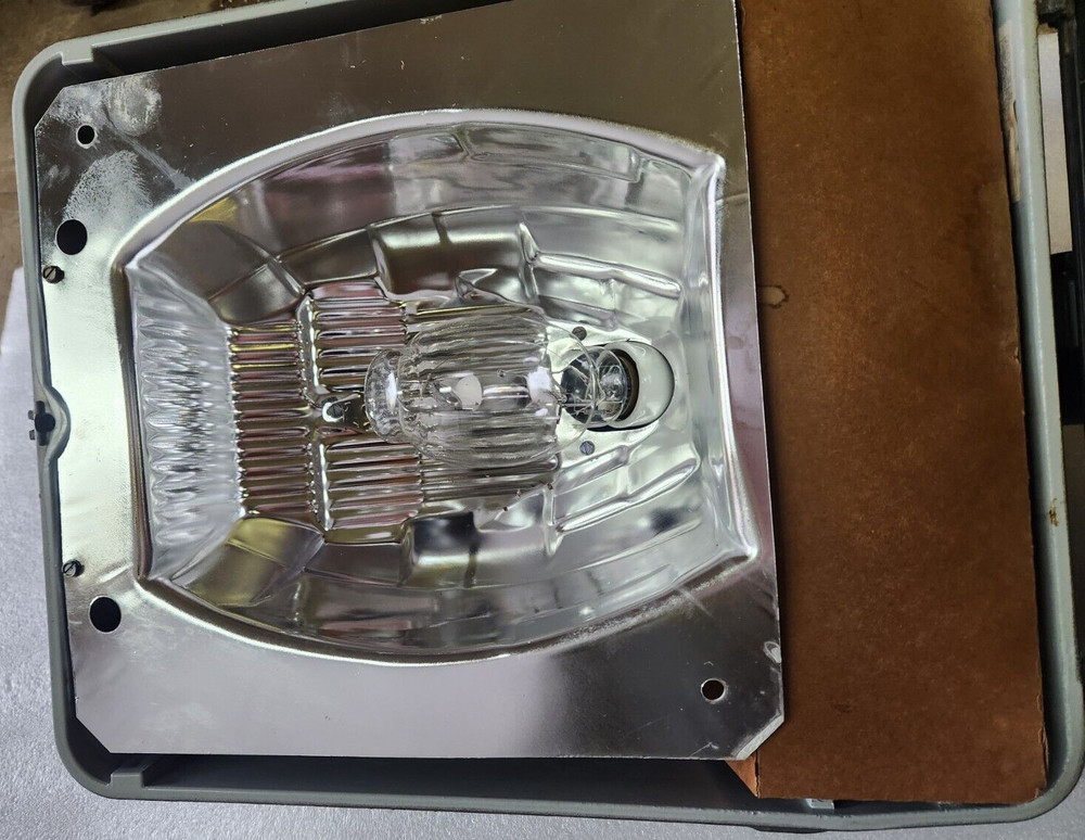 INDUSTRIAL LIGHTING FIXTURE G.E MODEL ROF.S.20 ”USED”
