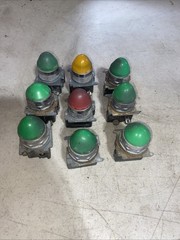 LOT OF 9 CUTLER HAMMER INDICATING LIGHTS. 10250T