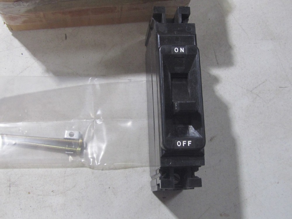 FEDERAL PACIFIC ELECTRIC MOULDED CASE AIR CIRCUIT BREAKER NEF211015
