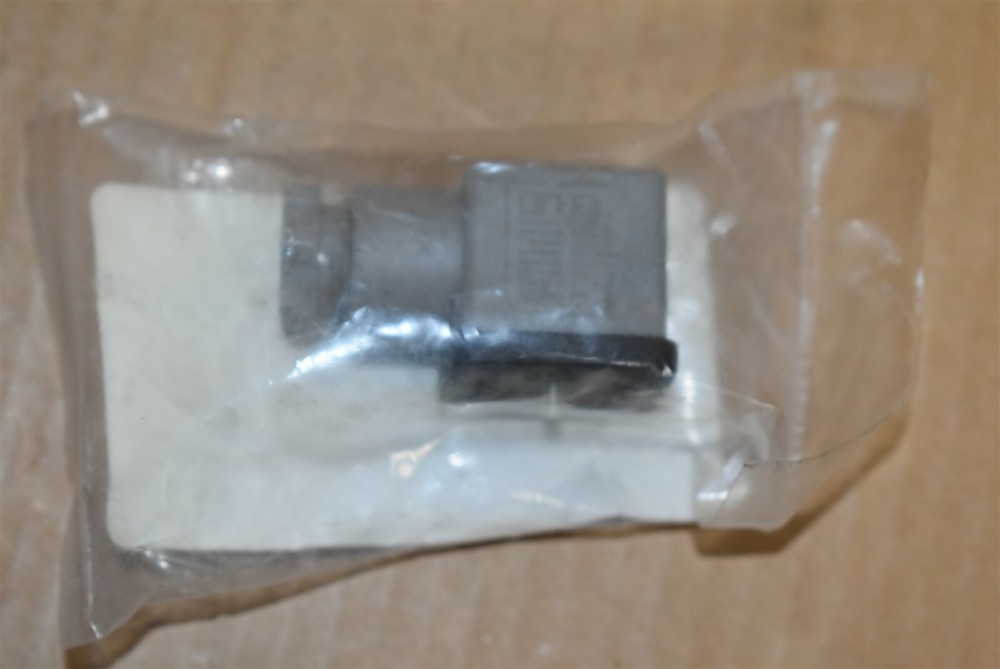 Grainger Plug New in Factory Packaging 692915 / 4UB24