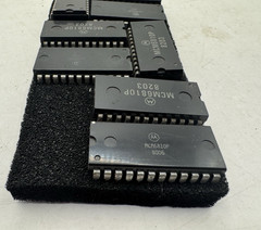 Motorola MCM6810P QTY 8