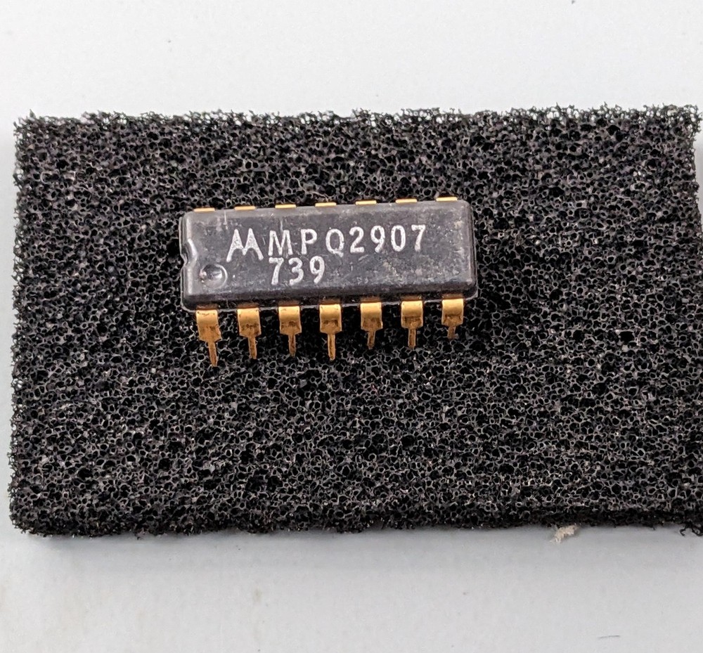 (2) Motorola MPQ2907 Quad General Purpose Transistors