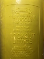 Qty 2 – Hubbell / Brady HLD2 Plug Lockout Device, Large 4-1/2″ Max Plug Diameter