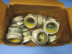 Oz Gedney SR-12514 Gold Seal 1 1/4″ Strain Relief Connector Lot of 15 NIB