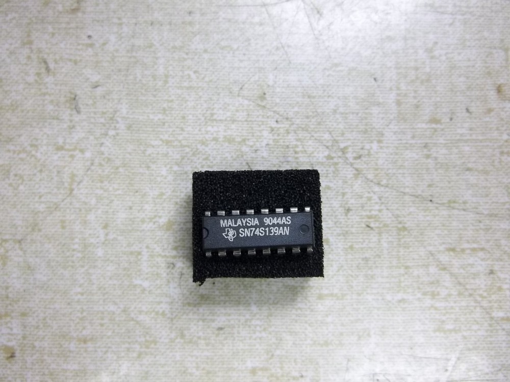 NEW Texas Instruments Malaysia SN74S139AN IC Chip 9044AS *FREE SHIPPING*