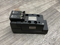 REXROTH 261-108-150-0 THREE WAY SOLENOID VALVE 24VDC #312M11