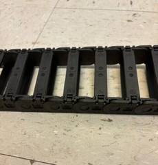 NEW IGUS 1400.068.100 Energy Chain Cable Carrier 16′ 2 1/2″ L X 3 3/8″ X 1 1/8″