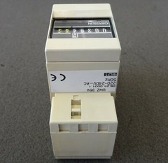 2x Betriebsstundenzähler GRÄSSLIN UWZ 35V Operating Hours Counter Stundenzähler