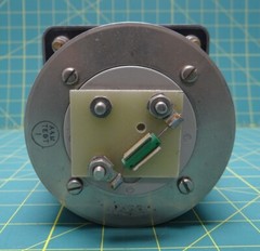 Shut / Open Gauge 3.5″ Dial, Square Front Flange 4.5″ x 4.5″