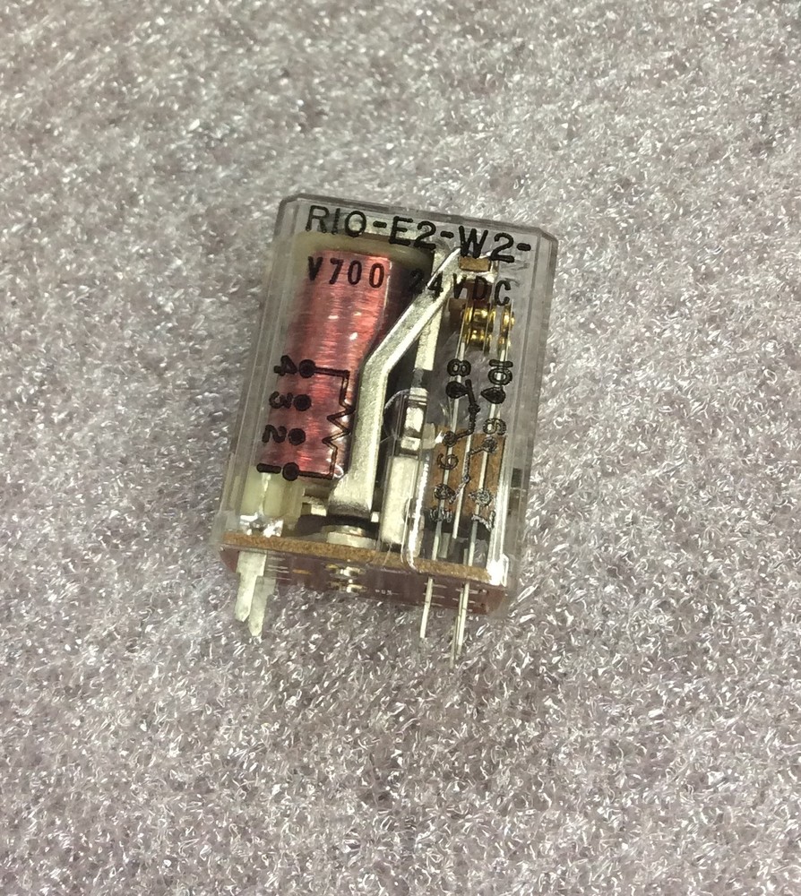 R10-E2-W2-V700-24VDC P&B
