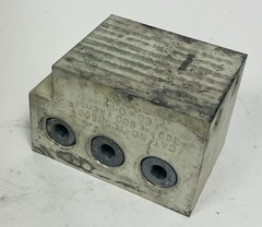 SIEMENS NO. TC5R600 BREAKER LUG TERMINAL PD/RD CU BODY LUG 5 W 600 KCMIL