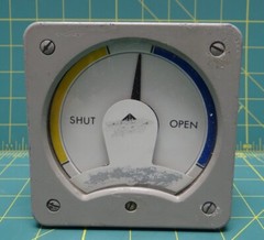 Shut / Open Gauge 3.5″ Dial, Square Front Flange 4.5″ x 4.5″