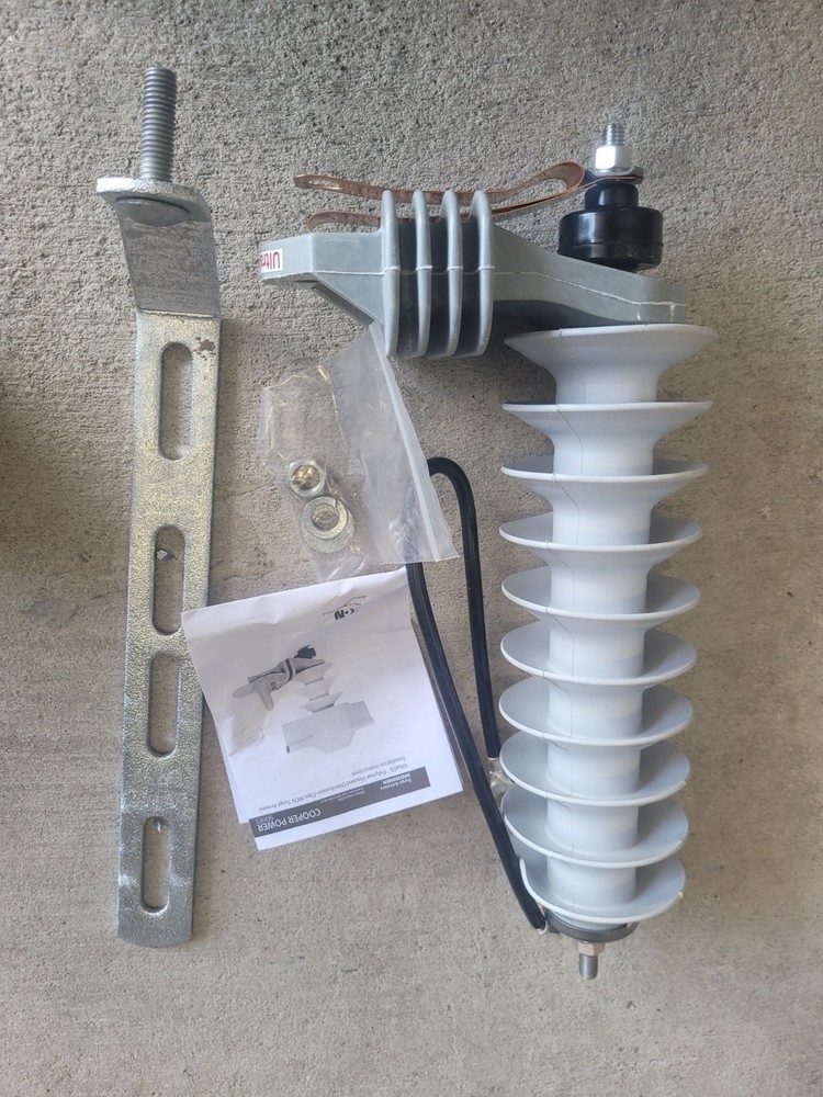 Eaton UHS27116P1T1C1E UltraSIL Housed VariSTAR MOV Arrester 27kV 22MCOV