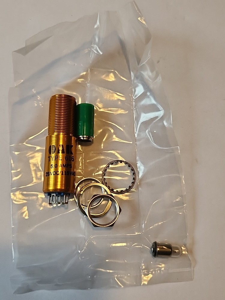OAK PUSH SWITCH # 616-6 GREEN SPDT 5 AMPS 28 VDC 115 VAC W/LAMP, NOS.