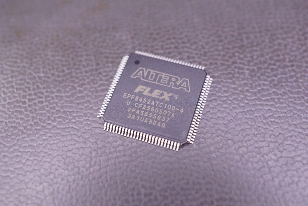 EPF8452ATC100-4 Altera FLEX FPGA 336 Cell 4K Gate 4 Speed 420nm 5V 100-TQFP SMT