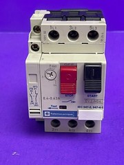 Telemecanique GV2-M04 Motor Circuit Breaker 0.4-0.63 A W/ GV2-AN11 Aux Contact