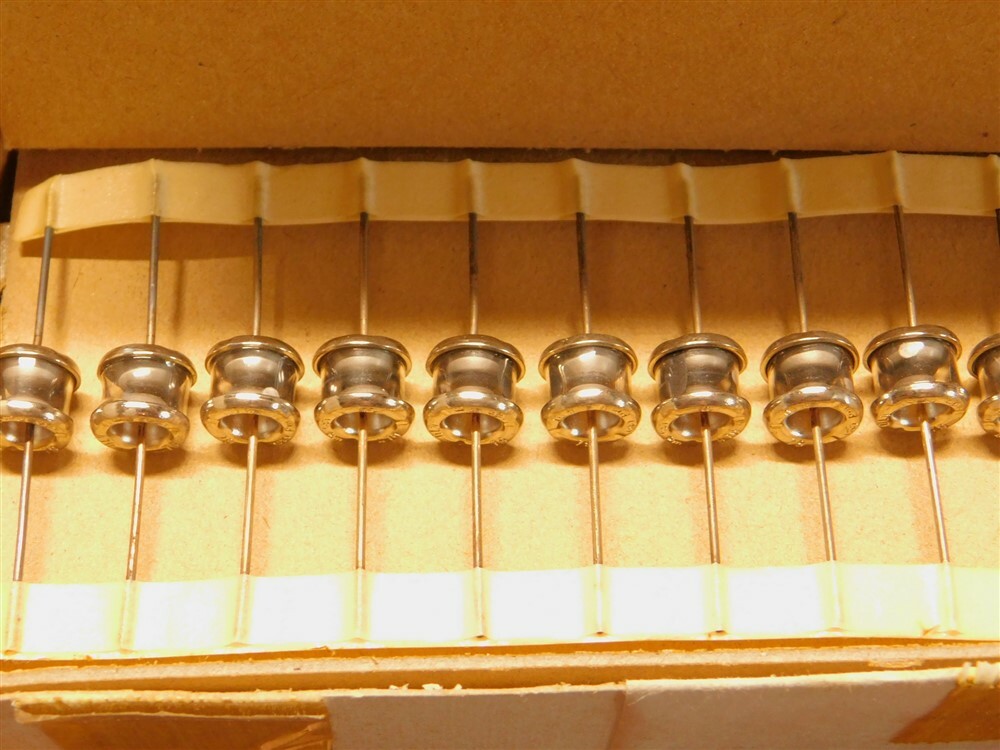 10 Vintage Siemens B2-B470 470V 5kA 5A SVP Tubes (Gas Filled Surge Arrestors)