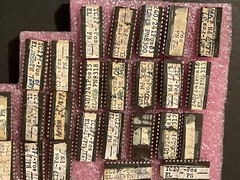 B8702A INTEL w/labels ns MAY VARY 24-PIN CERDIP EPROM All VINTAGE 76+ UOS QTY-1