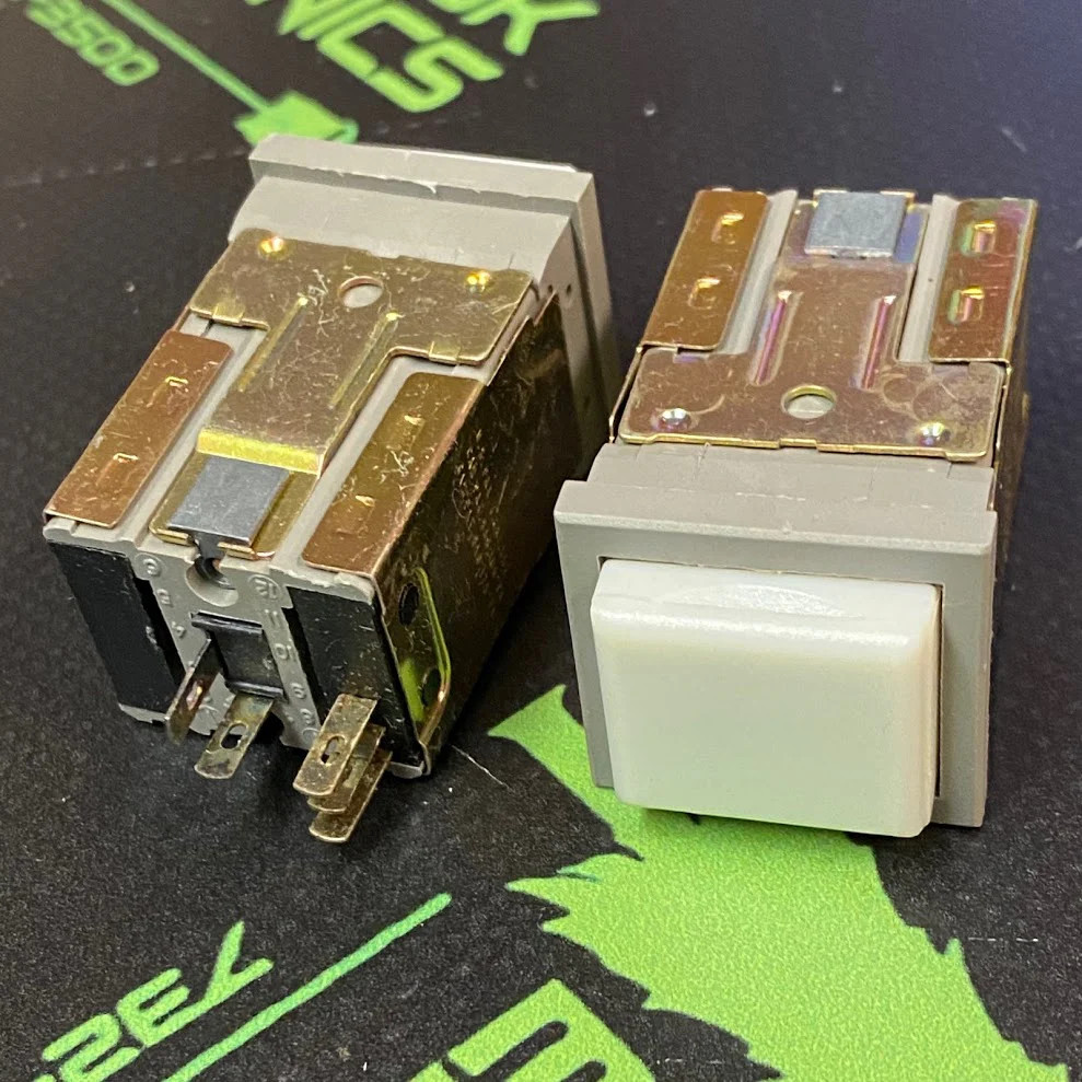 PL4032-05 – SWITCHCRAFT – PUSH-LITE SPDT SWITCH 125VAC 3A