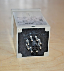 Omron ~ E5C4-R40J ~ Analog Fahrenheit Temperature Controller ~ (B2)