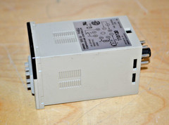 Omron ~ E5C4-R40J ~ Analog Fahrenheit Temperature Controller ~ (B2)
