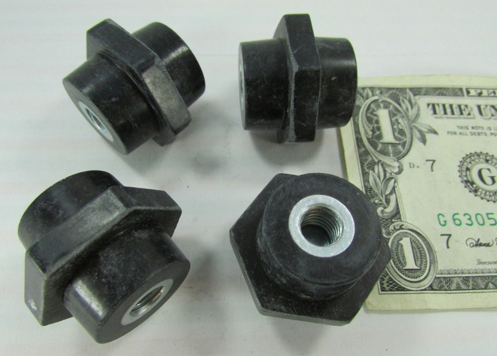 Lot 4 Erico 600V Electrical Insulators 1″ Standoff 5/16-18 Female Thread 559610