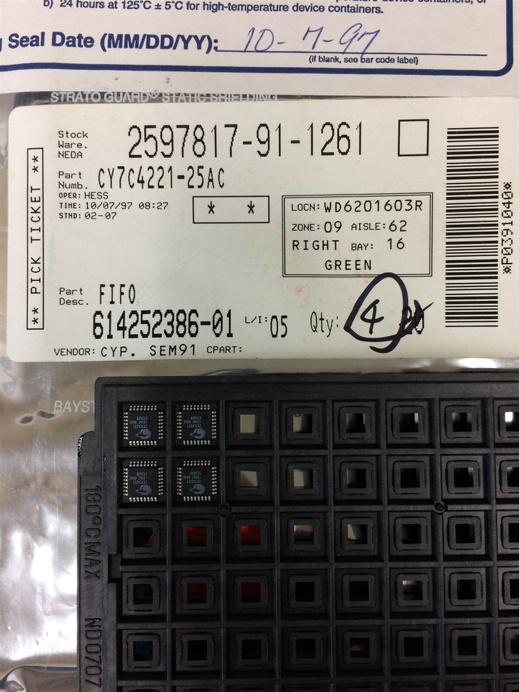 CY7C4221-25AC CYPRESS IC FIFO MEM 1K x 9 32-Pin TQFP 2 PIECES