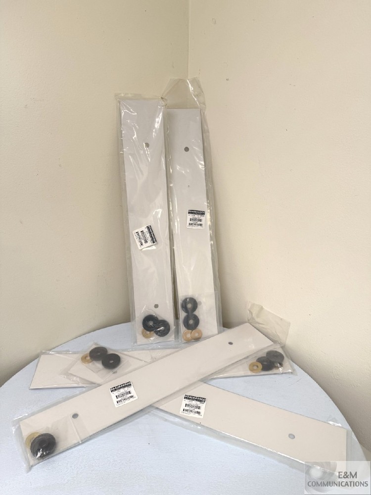 LOT OF 5 0040840000 NEWTON FLOOR ANGLE INSULATOR PLATE -OVERHEAD SUPPORTED RACK