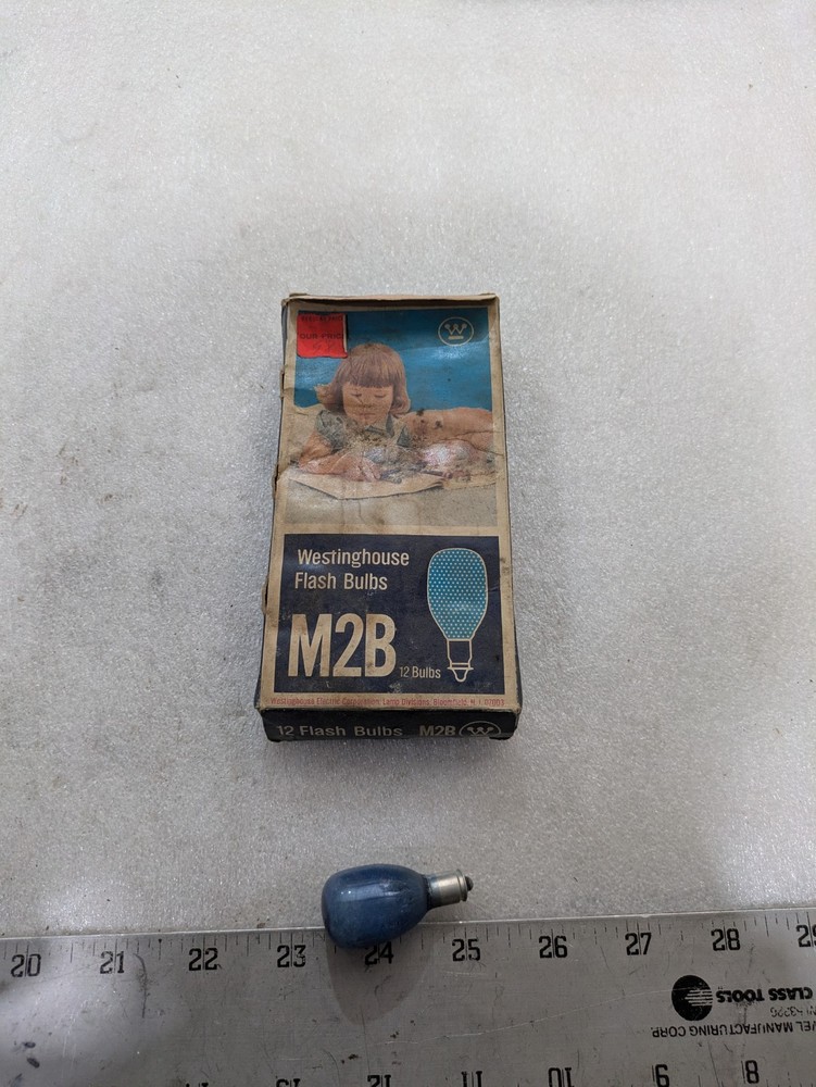 Westinghouse M2B Blue Dot Flashbulbs Bayonet Base Box of 12 Vintage Camera