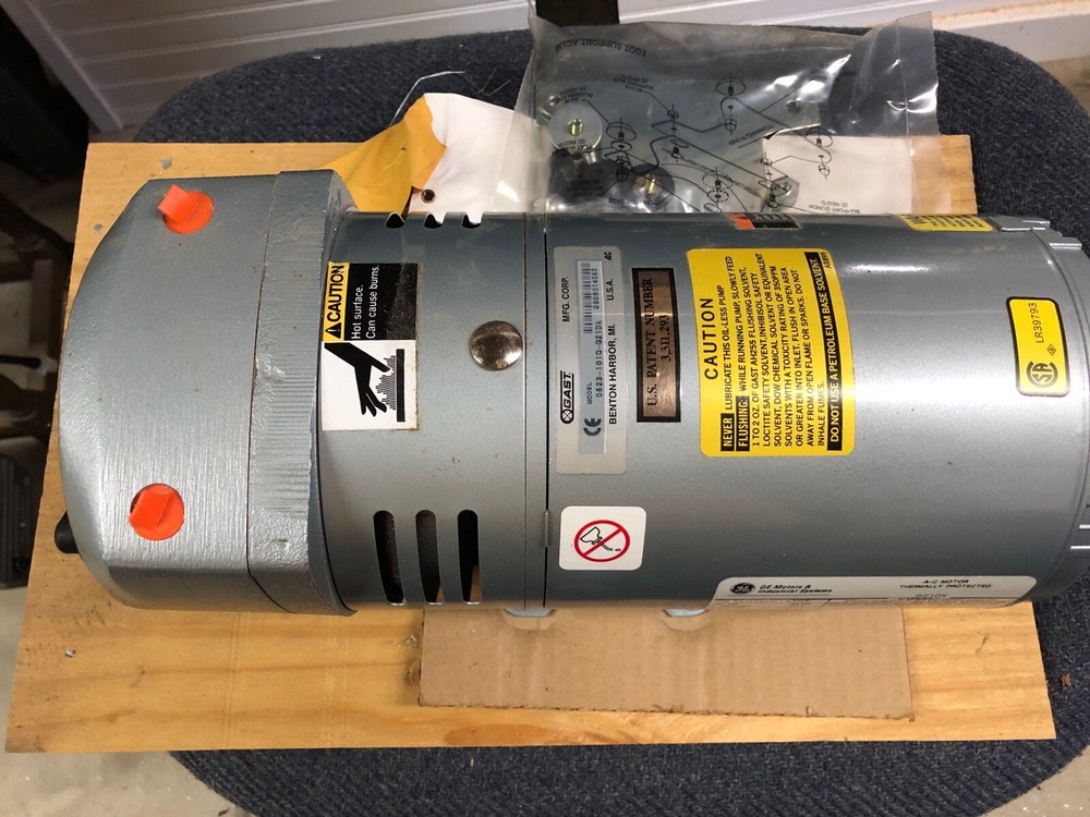 GAST vacuum pump 0523-101Q-G21DX 220-250 Volts 50Hz.