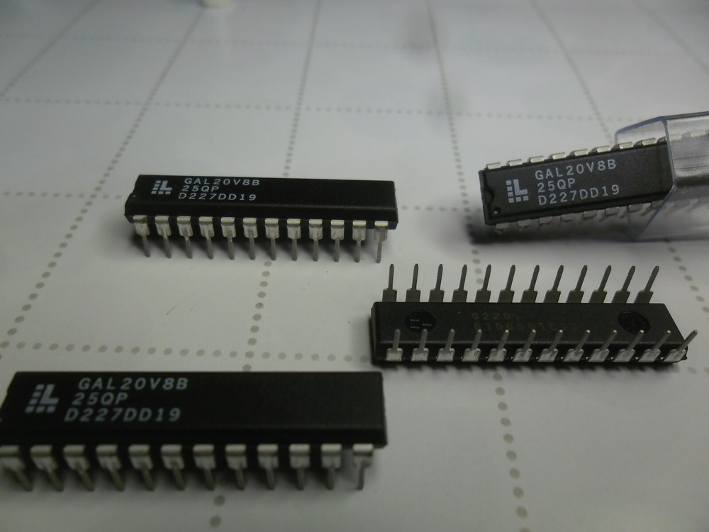 Lattice GAL20V8B-25QP Simple Programmable Logic Devices 5V 20 I/O ( Lot of 10 )