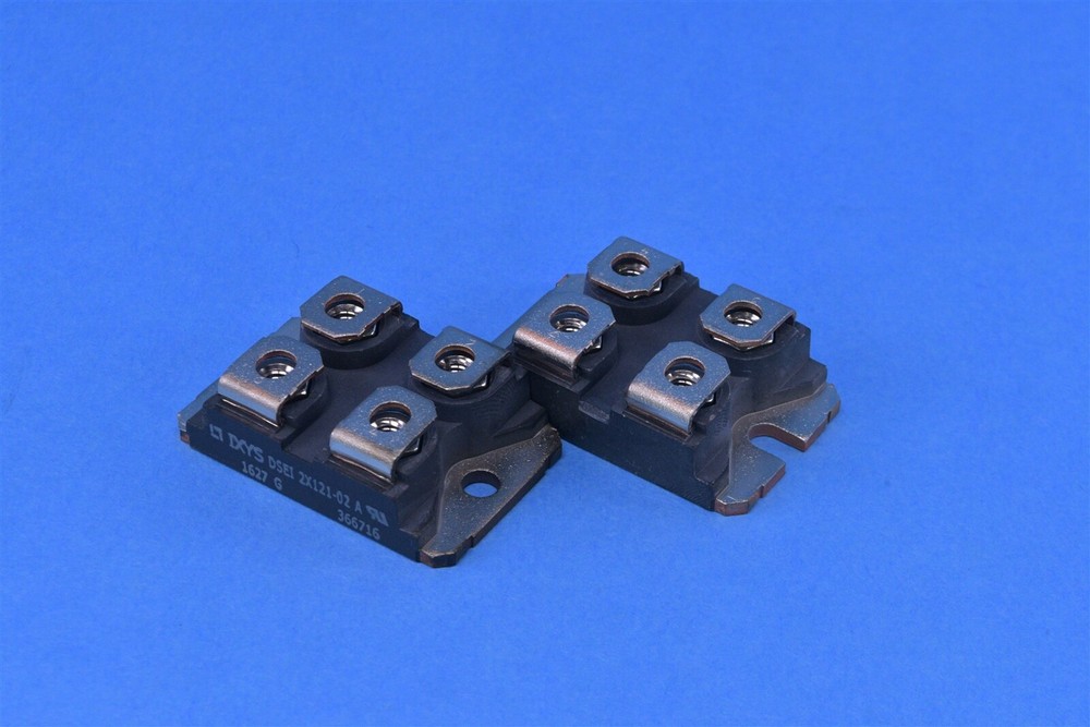 Lot of 2 IXYS Fast Recovery Rectifiers 200V SMD/SMT DSEI2X121-02A