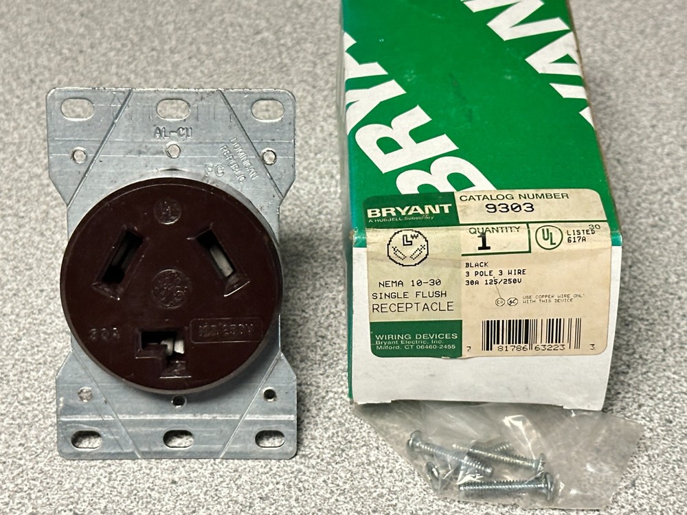 NEW BRYANT 9303 FLUSH RECEPTACLE NEMA 10-30R 30 AMP 125/250V 3 Pole 3 Wire
