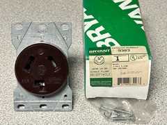 NEW BRYANT 9303 FLUSH RECEPTACLE NEMA 10-30R 30 AMP 125/250V 3 Pole 3 Wire