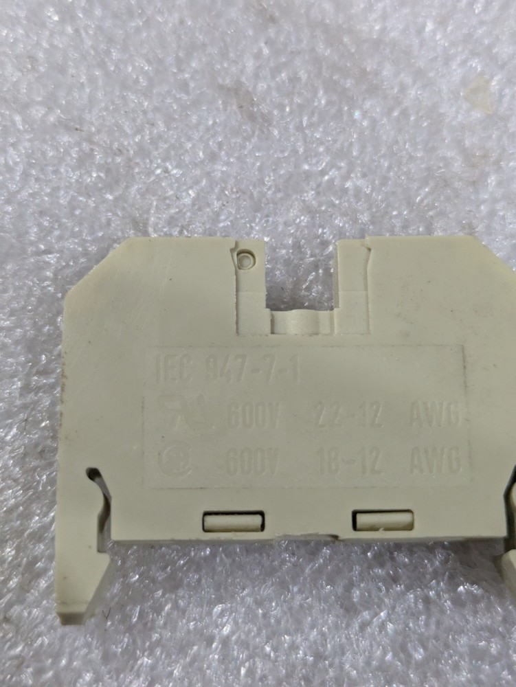 Siemens 8WA1011-1DF11 Terminal Block 2.5mm 800V DIN Rail Industrial 50/order