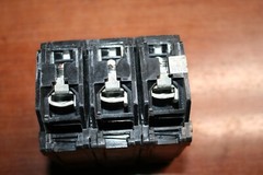 GE THHQL32020 Circuit Breaker RMS 22K AMPS 240V MAX type THHQL 3 Pole