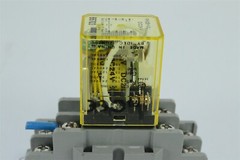 Idec RH2B-U Relay, 24VDC Coil, with Idec SH2B-05 Base, 24 VDC