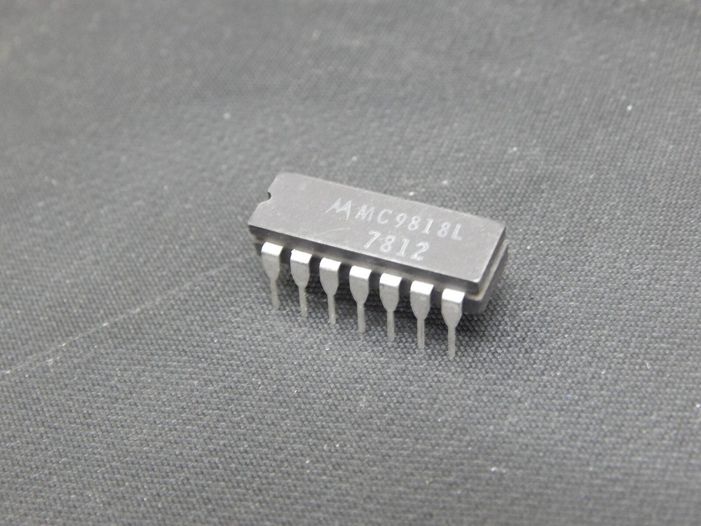 MOTOROLA MC9818L 14 PIN CDIP IC MC9818P – USA SELLER FAST SHIPPING