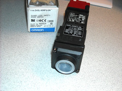 ONE NEW Omron D4SL-N3NFG-DN Guard Lock Safety Door Switch